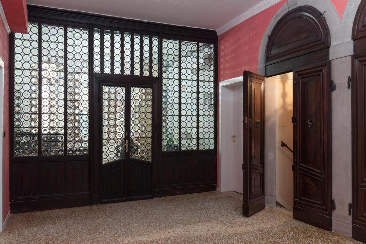 Simon' Secret Venice