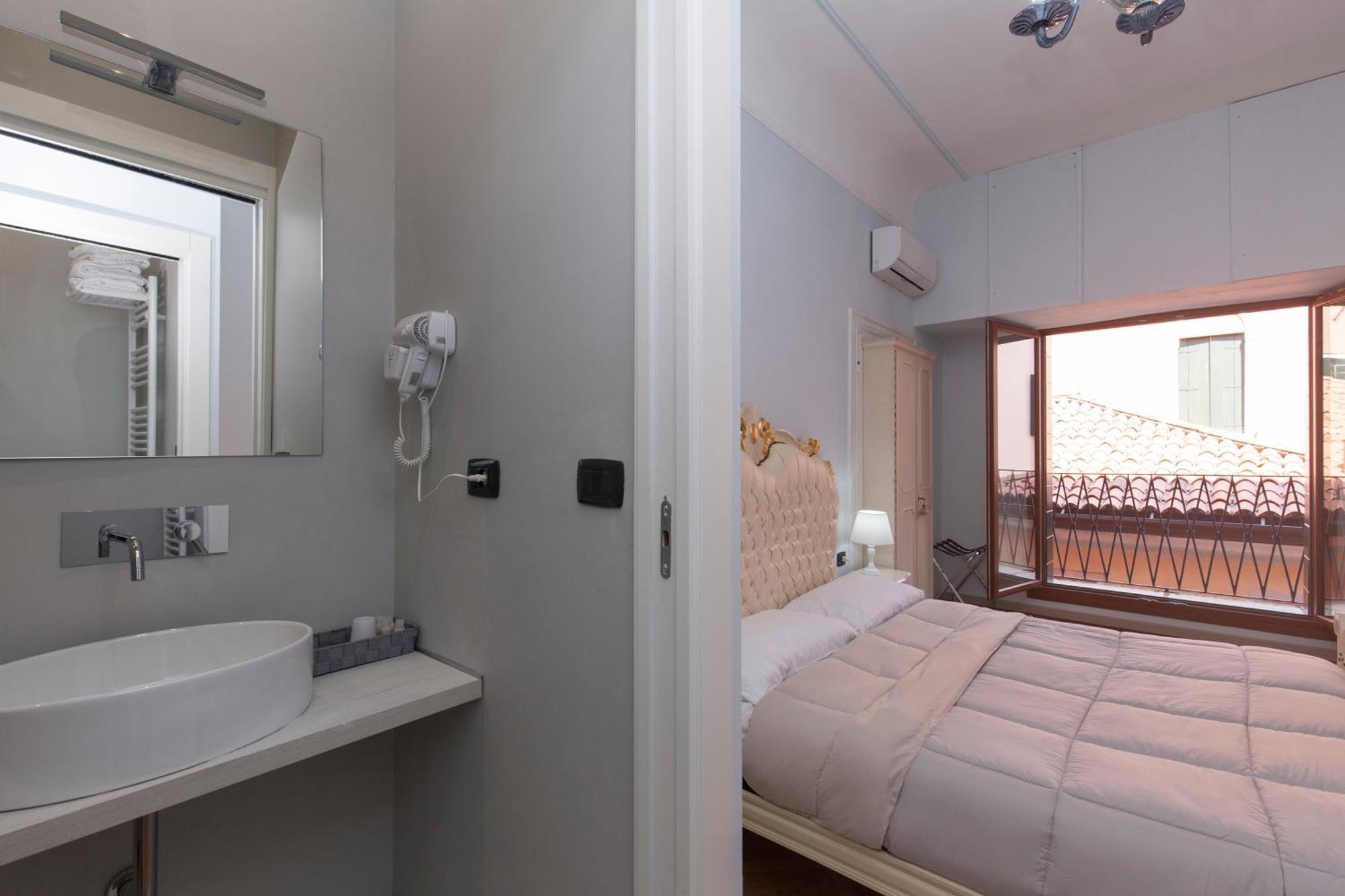 Simon' Secret Guest house 2*
